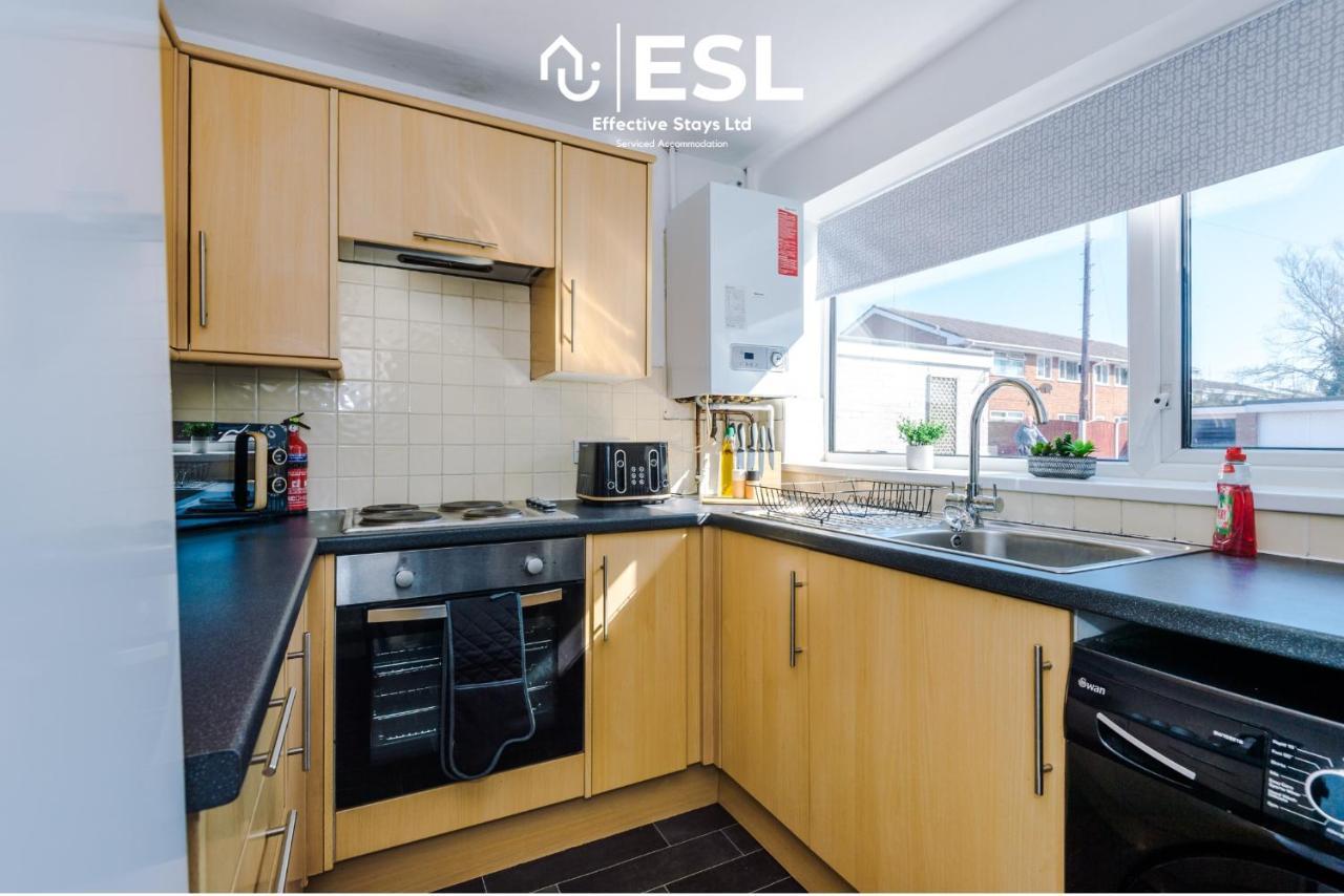 3 Bedroom House With Garden And Driveway Parking - Less Than 10 Mins From Chester City Centre Exterior photo
