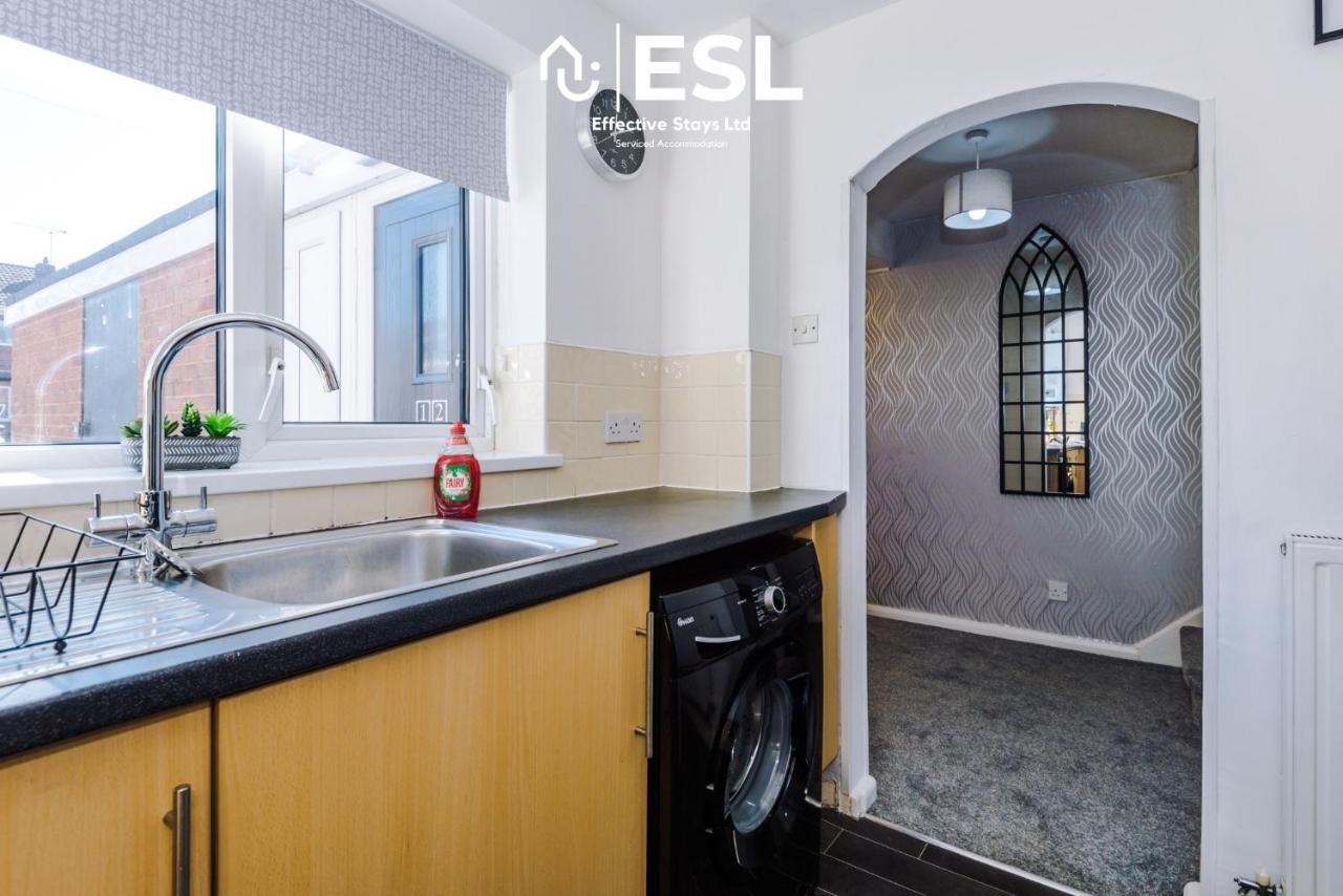 3 Bedroom House With Garden And Driveway Parking - Less Than 10 Mins From Chester City Centre Exterior photo